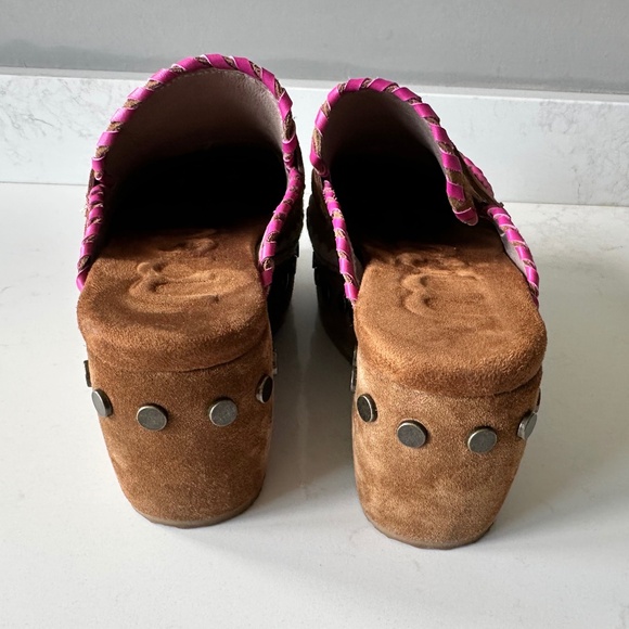 Mou | Leather Overstitching Suede Clogs - Cognac & Pink - 60mm Wedge - Picture 14 of 15